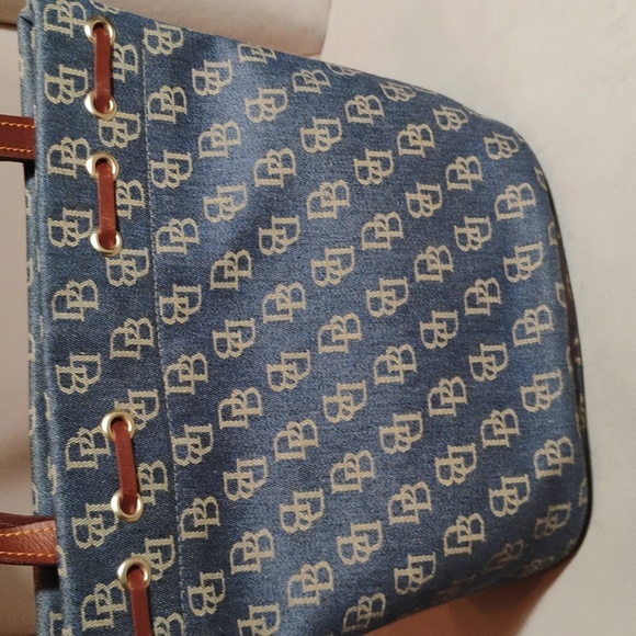 Dooney & Burke Large Monogram Bucket Bag 10x12 - Picture 2 of 8